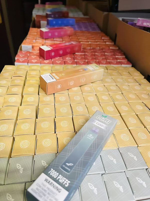 LIMI 7000 PUFFS 發光拋棄式電子煙 長續航 多口味 台灣一次性電子煙推薦